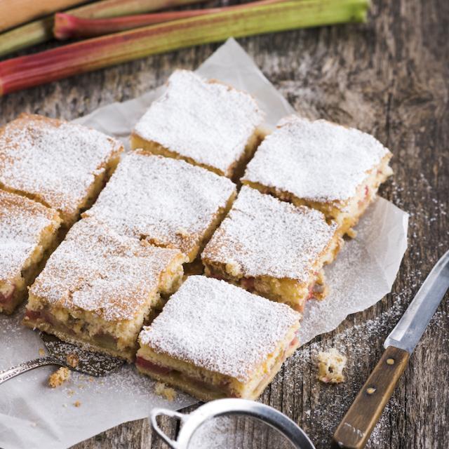 Rhubarb pie with biscuit topping